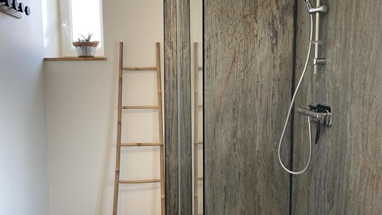 Photo of Bathroom in Louchy-Montfand