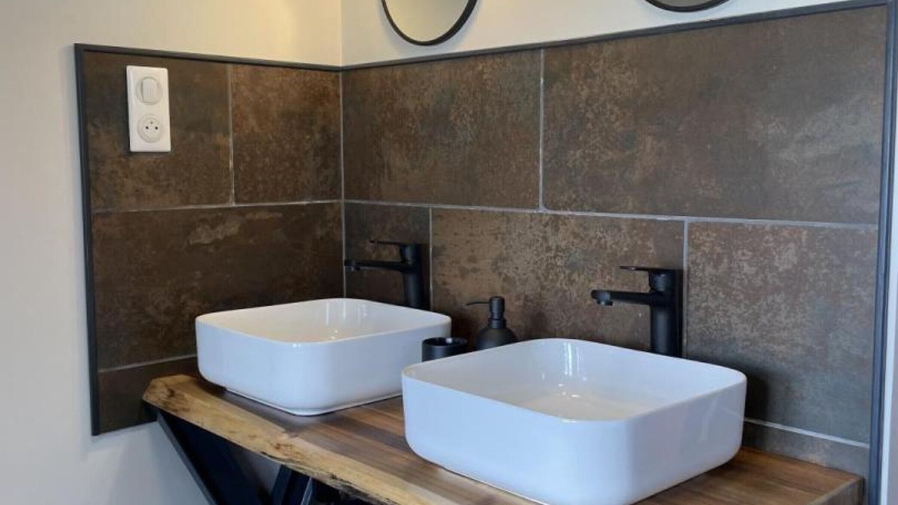 Photo of Bathroom in Louchy-Montfand