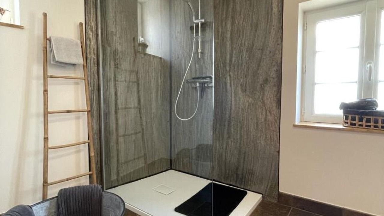 Photo of Bathroom in Louchy-Montfand
