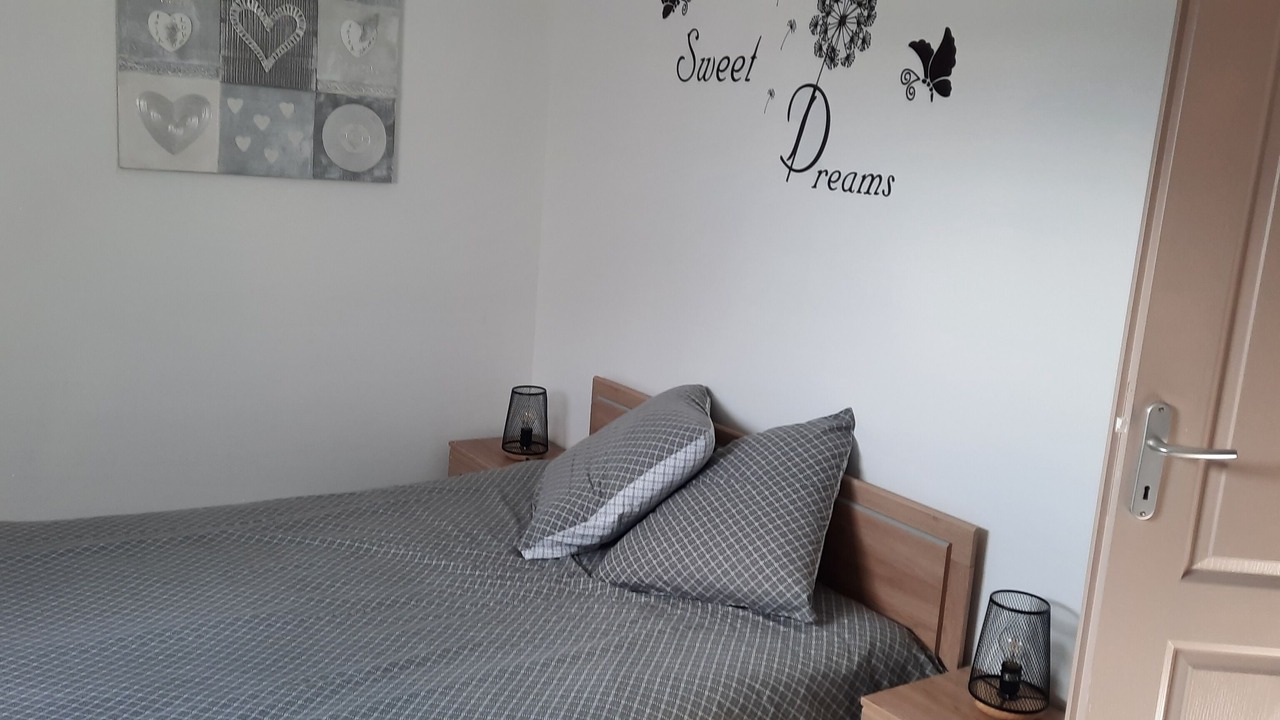Photo of Bedroom in Arrest