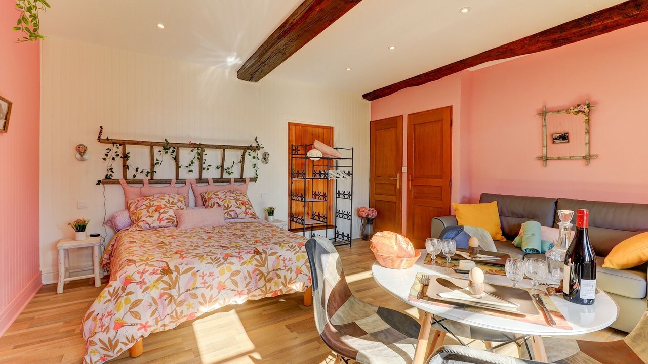 Photo of Bedroom in Collonge-en-Charollais