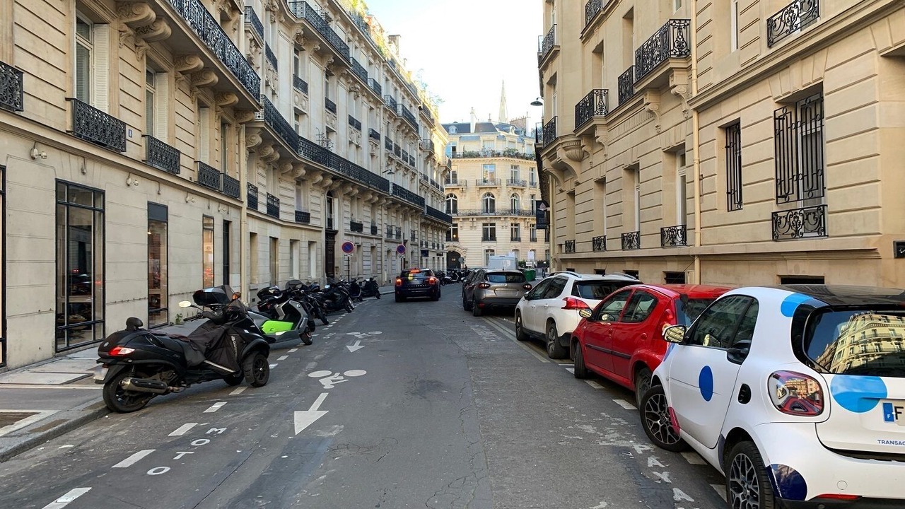 Photo of Others in Champs-Elysees