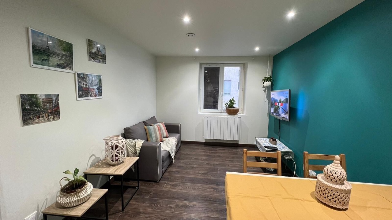 Photo of Livingroom in Stains