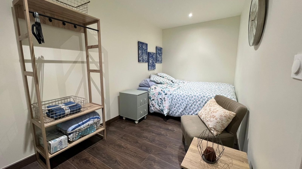 Photo of Bedroom in Stains