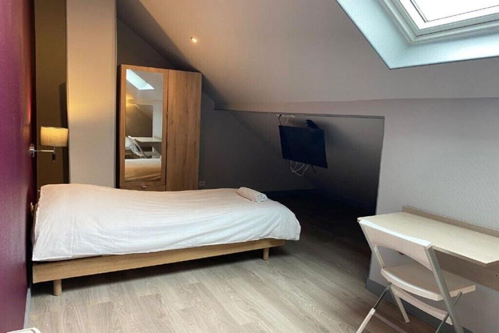 Photo of Bedroom in Villeneuve-le-Roi