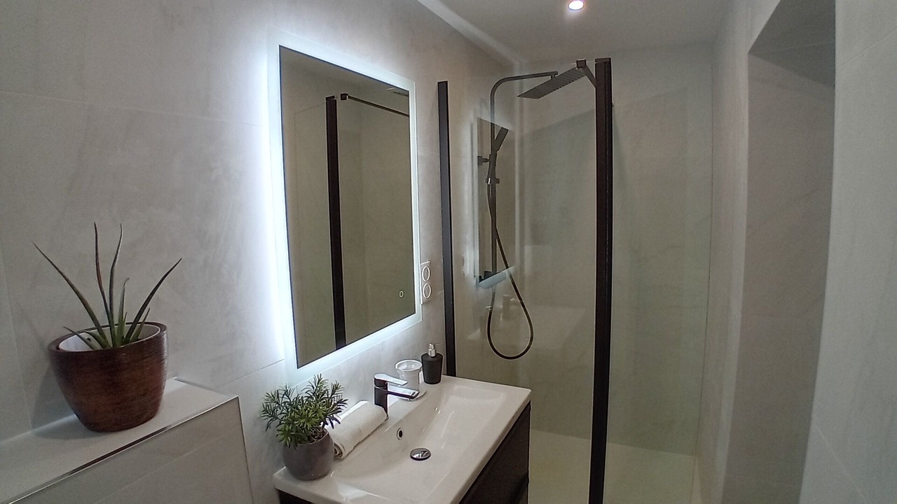 Photo of Bathroom in Eaubonne