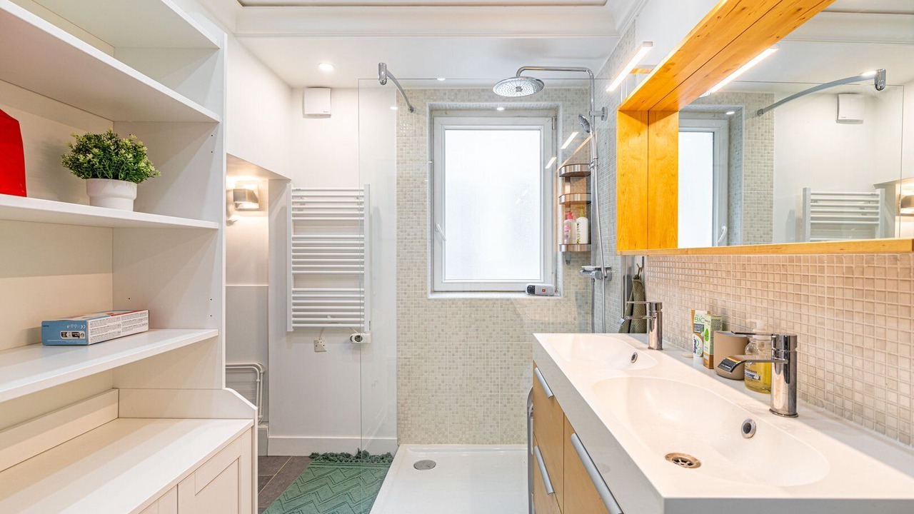 Photo of Bathroom in Saint-Fargeau