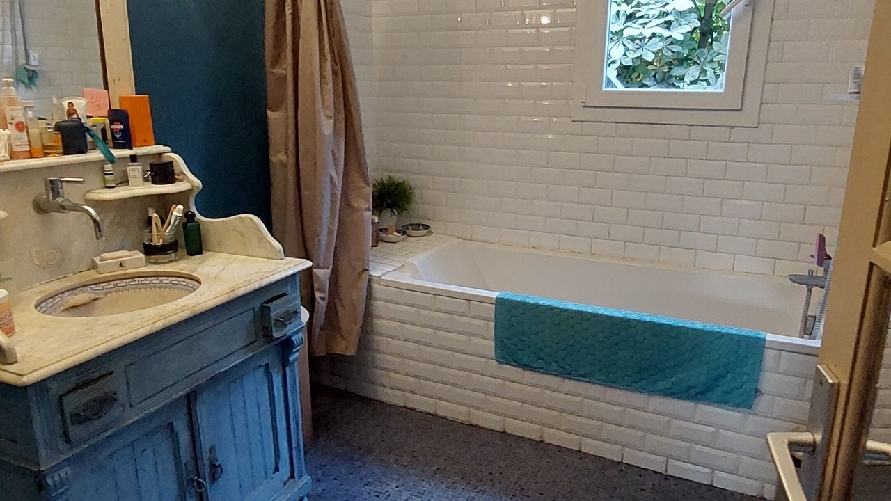 Photo of Bathroom in Pantin