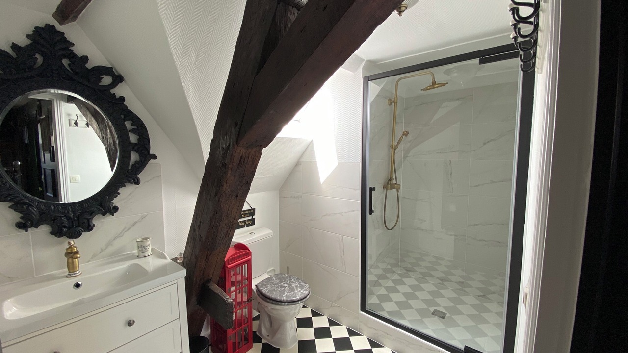 Photo of Bathroom in Avallon
