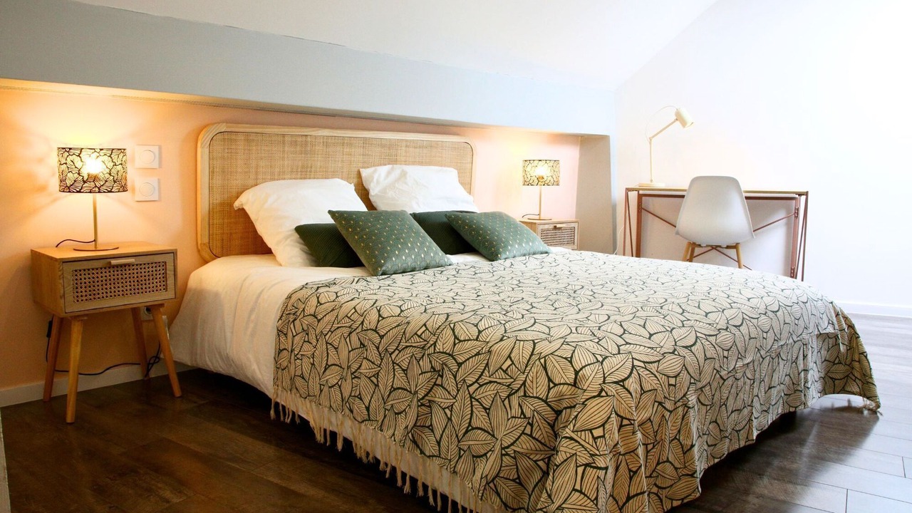 Photo of Bedroom in Lens
