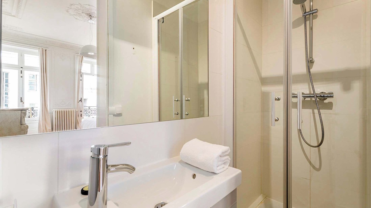 Photo of Bathroom in Quartier du Faubourg-Montmartre