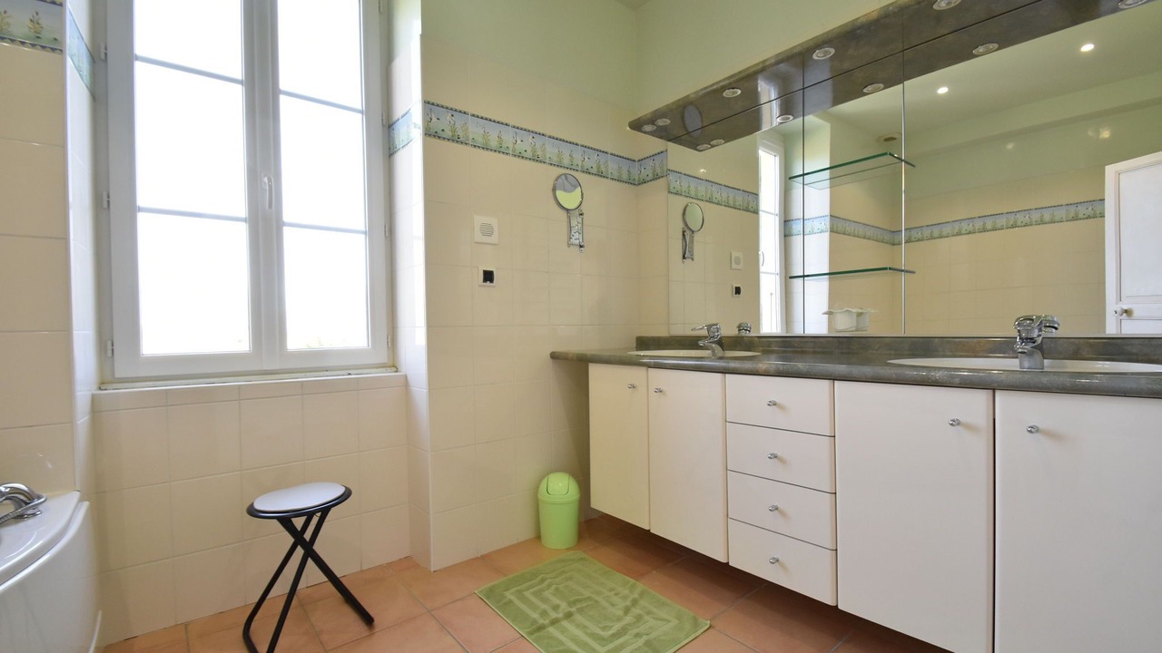 Photo of Bathroom in Verneuil