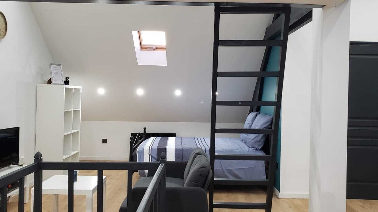 Photo of Bedroom in Lens