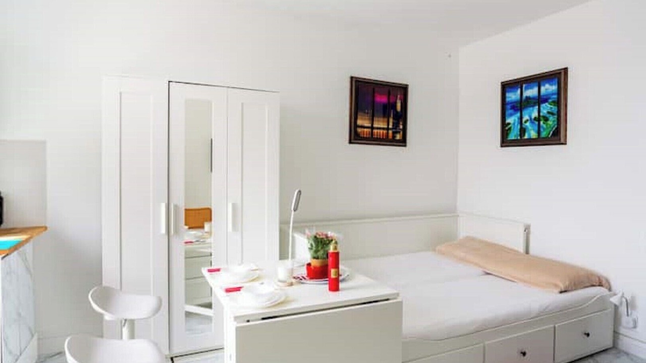 Photo of Bedroom in Stains