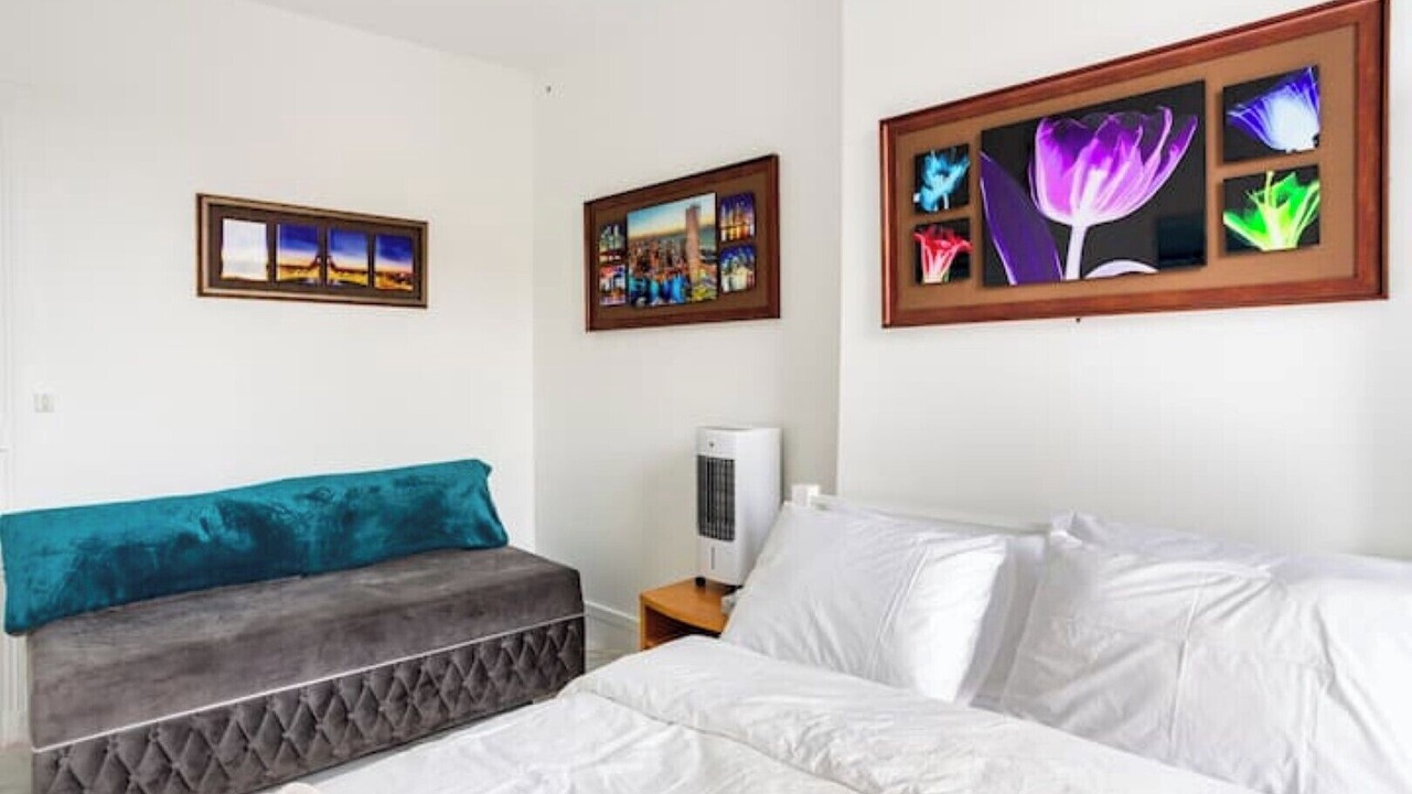 Photo of Bedroom in Stains