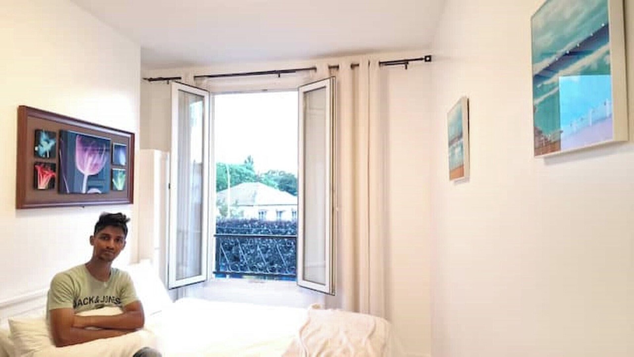 Photo of Bedroom in Stains