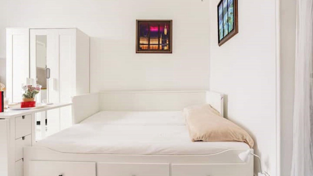 Photo of Bedroom in Stains