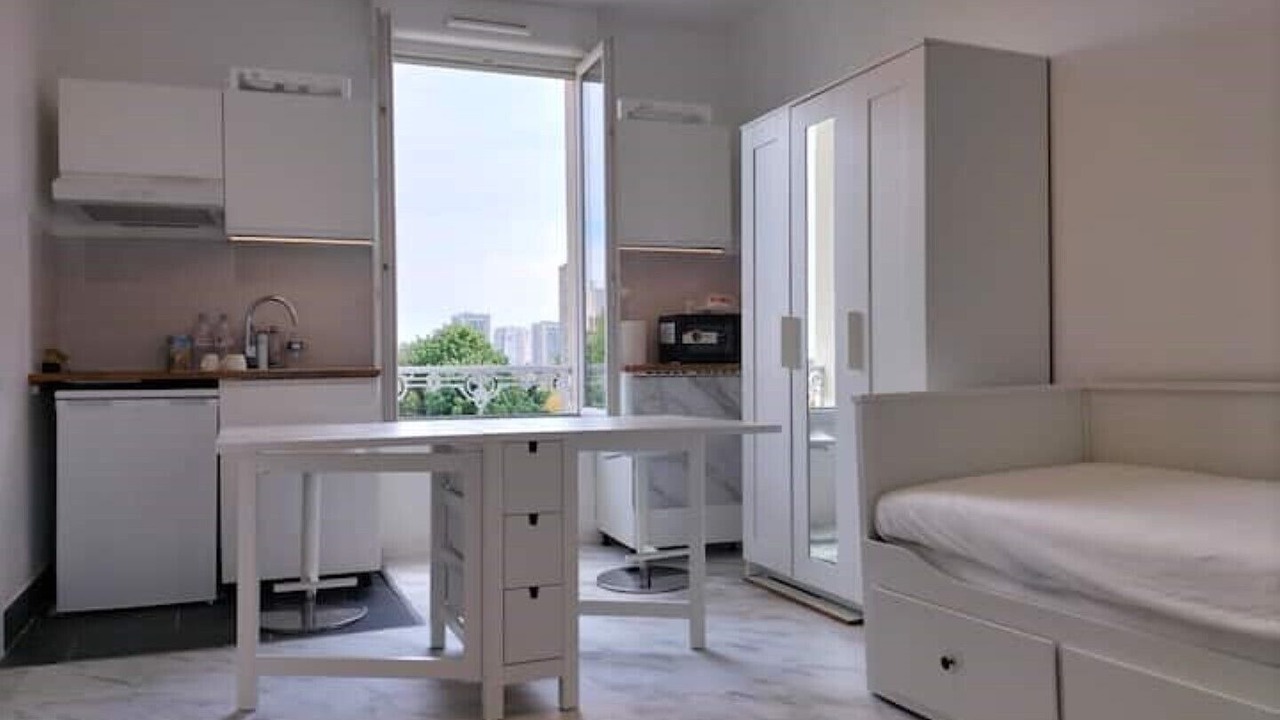 Photo of Bedroom in Stains