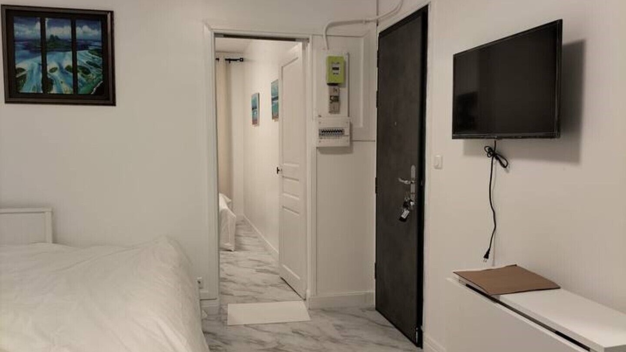Photo of Bedroom in Stains