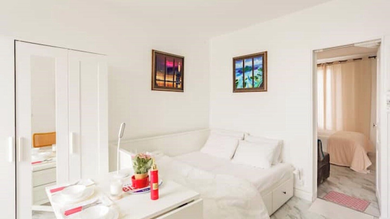 Photo of Bedroom in Stains
