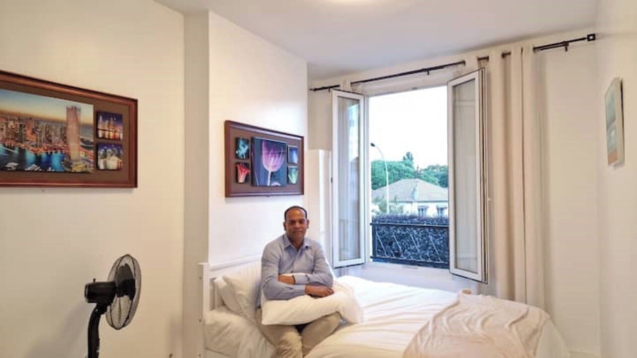 Photo of Bedroom in Stains