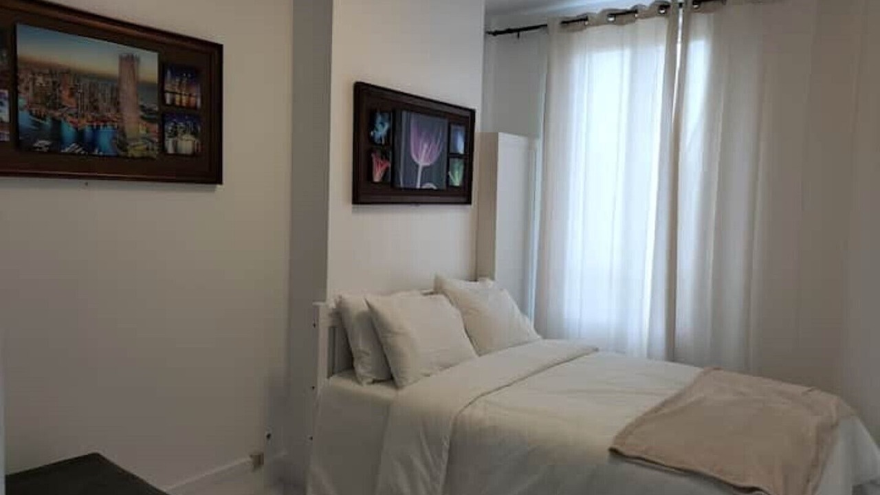 Photo of Bedroom in Stains