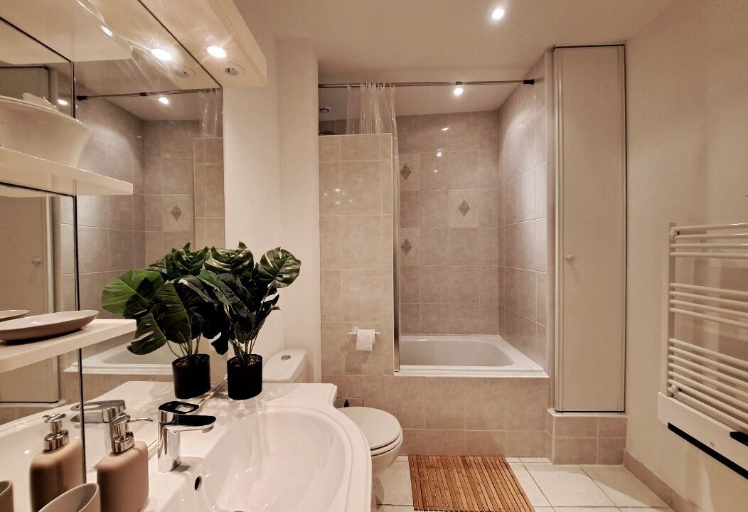 Photo of Bathroom in Gare