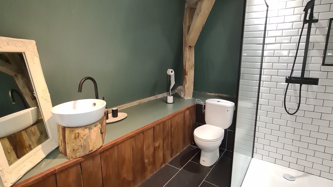 Photo of Bathroom in Humieres