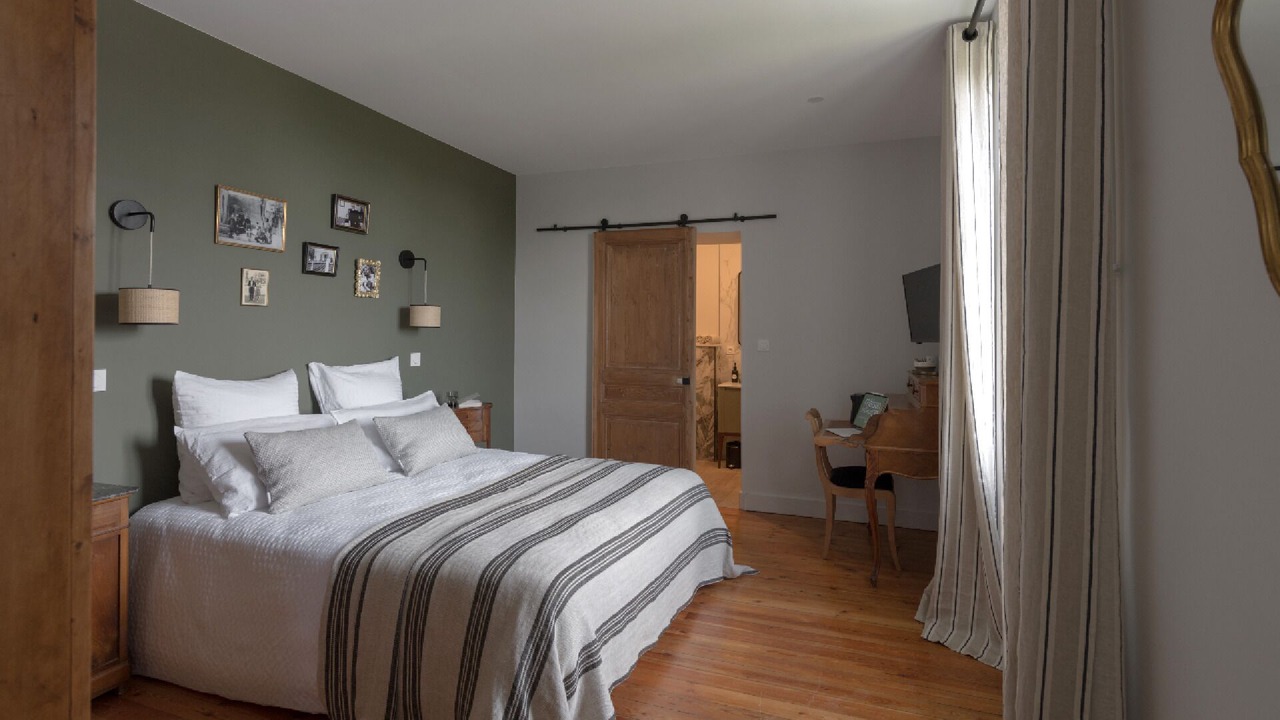 Photo of Bedroom in Saint-Germain-au-Mont-d'Or