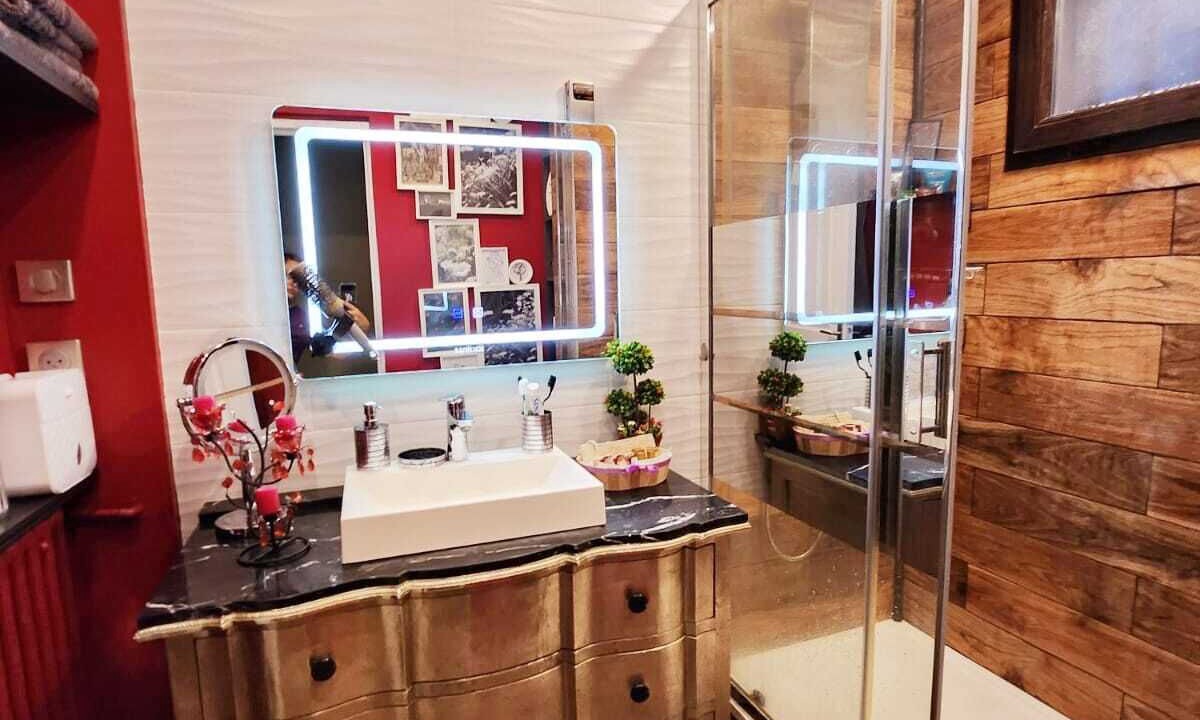 Photo of Bathroom in Montreuil