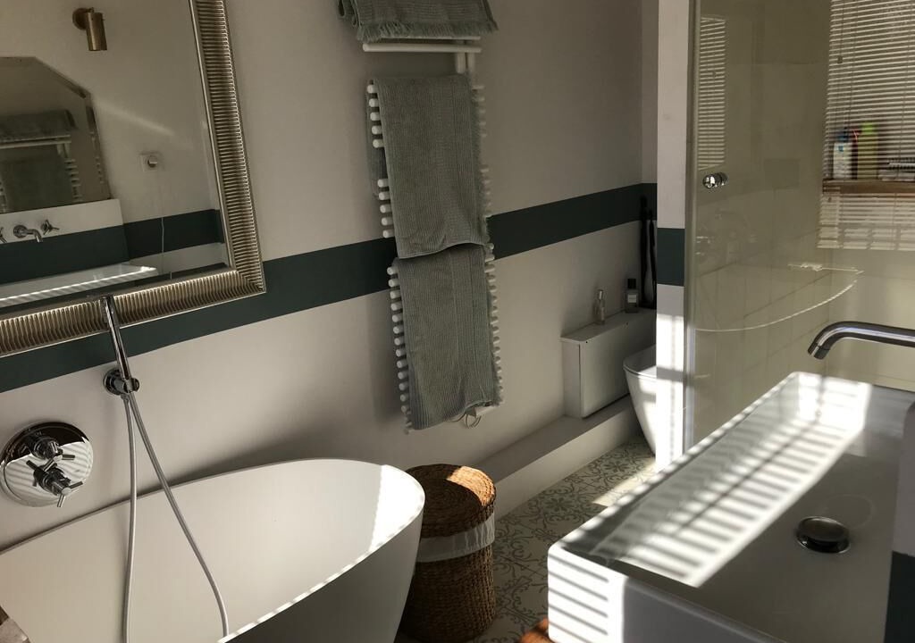 Photo of Bathroom in Centre