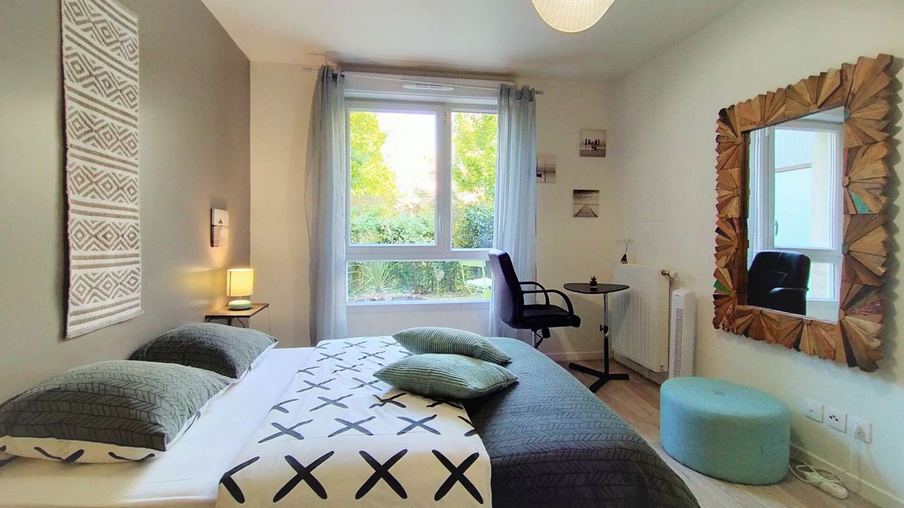 Photo of Bedroom in Saint-Denis