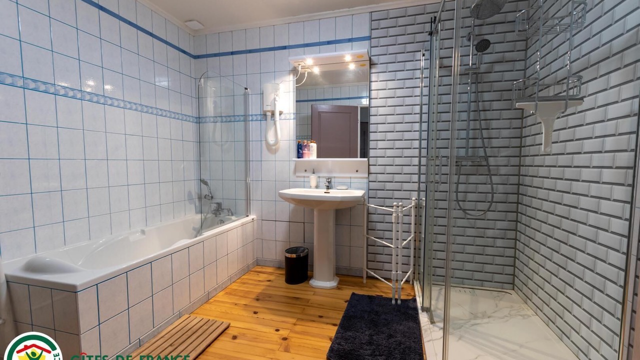 Photo of Bathroom in Heutregiville