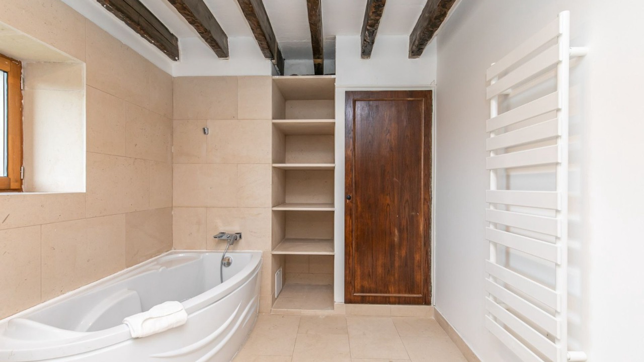 Photo of Bathroom in Courtomer