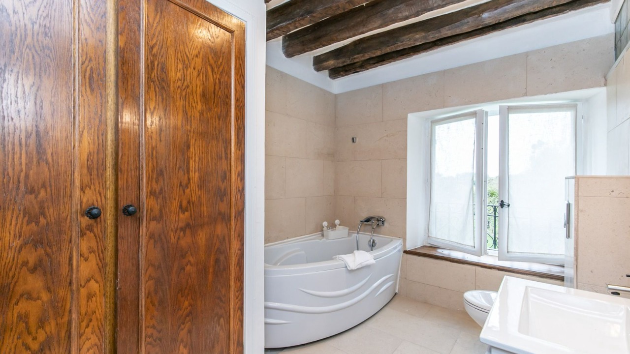 Photo of Bathroom in Courtomer