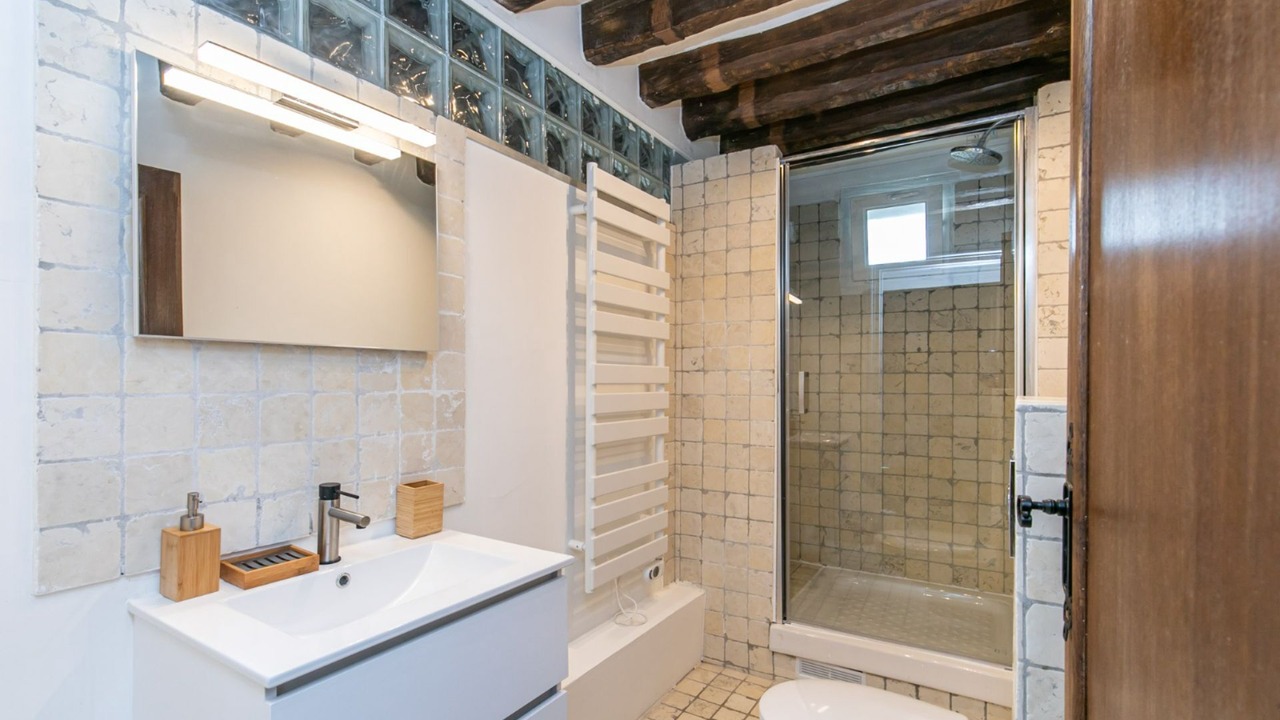 Photo of Bathroom in Courtomer
