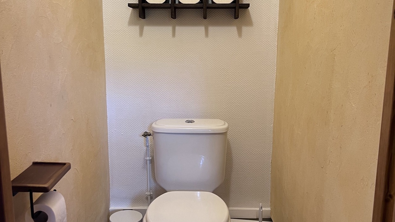 Photo of Bathroom in Emance