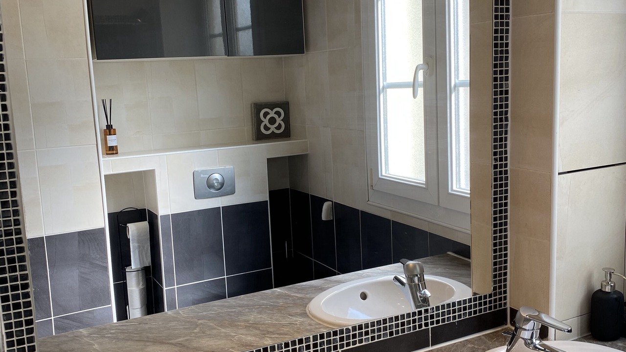 Photo of Bathroom in Colombes