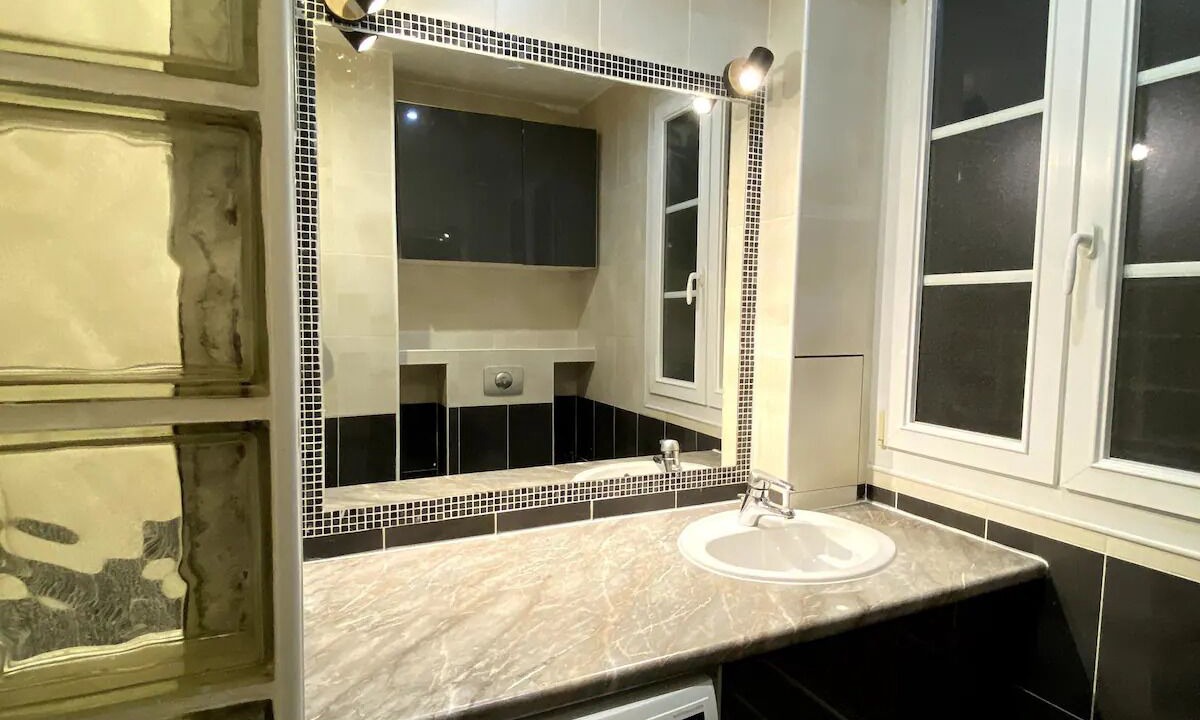 Photo of Bathroom in Colombes
