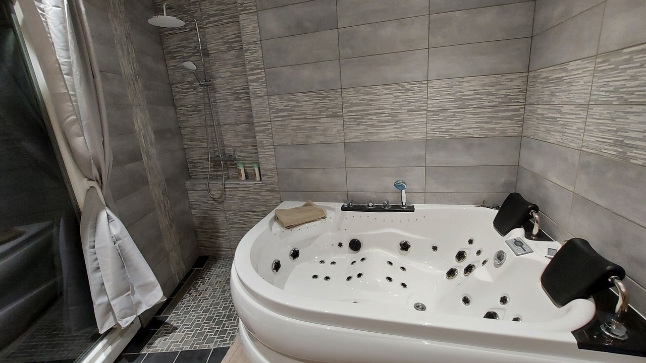 Photo of Bathroom in La Vallee-au-Ble