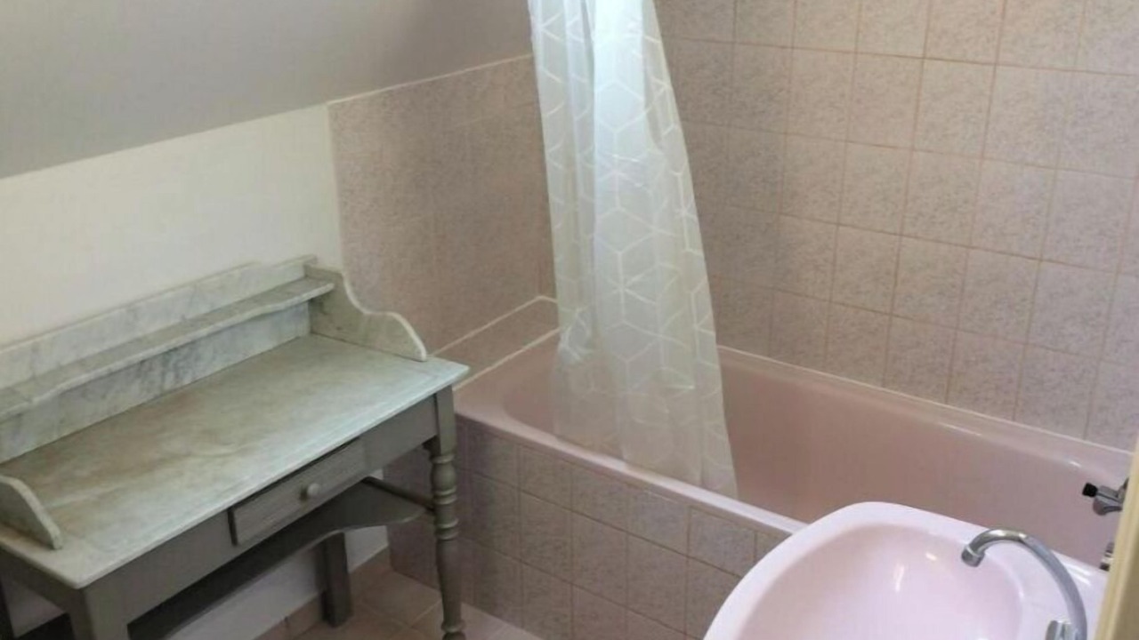 Photo of Bathroom in Tonnerre