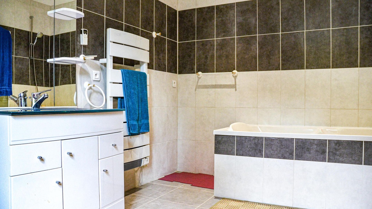 Photo of Bathroom in Chambornay-les-Pin