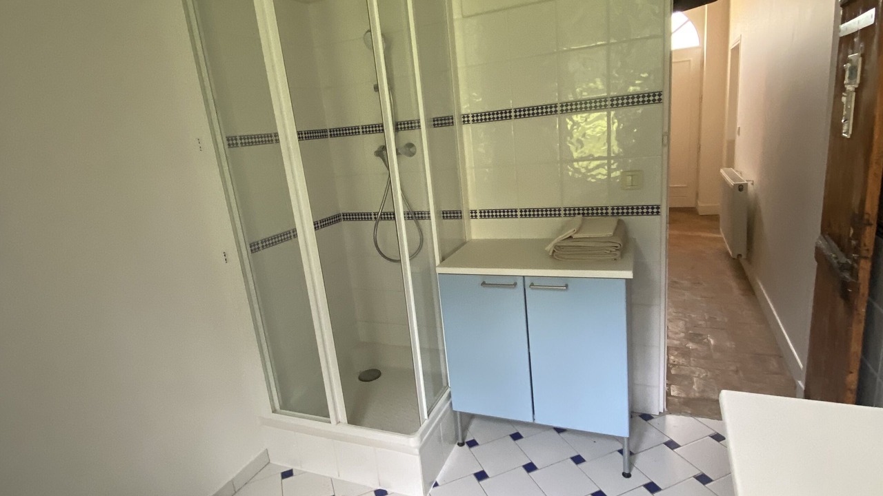 Photo of Bathroom in Voulx