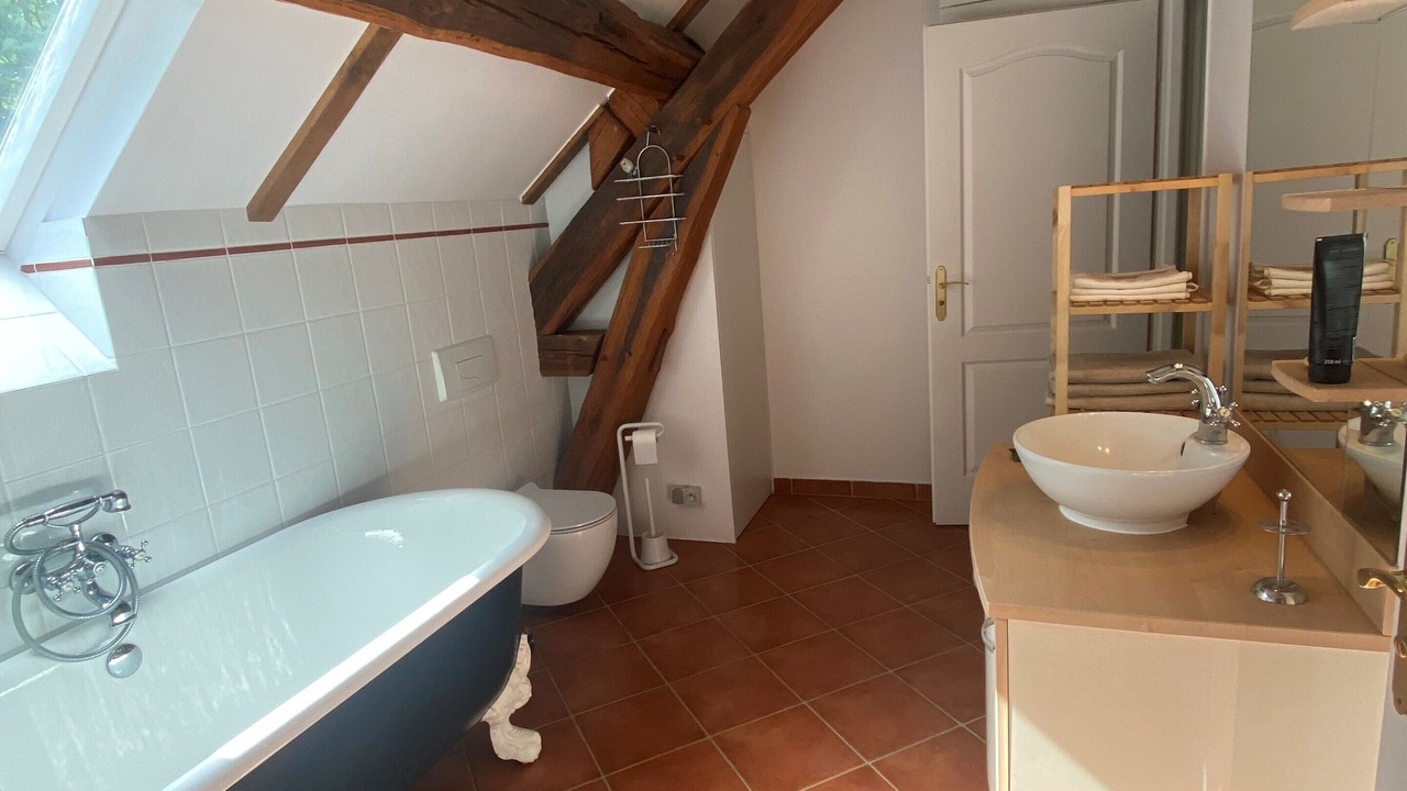 Photo of Bathroom in Voulx