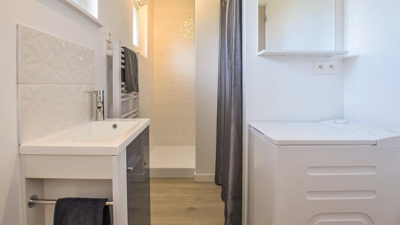 Photo of Bathroom in Saint-Aubin-sur-Mer