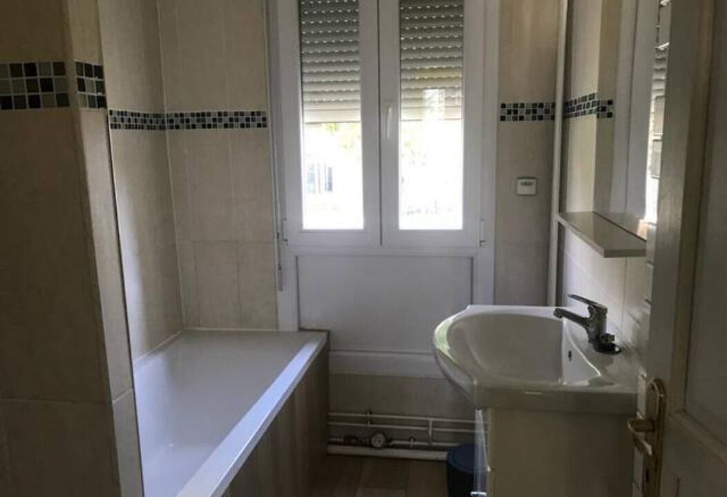 Photo of Bathroom in Puteaux