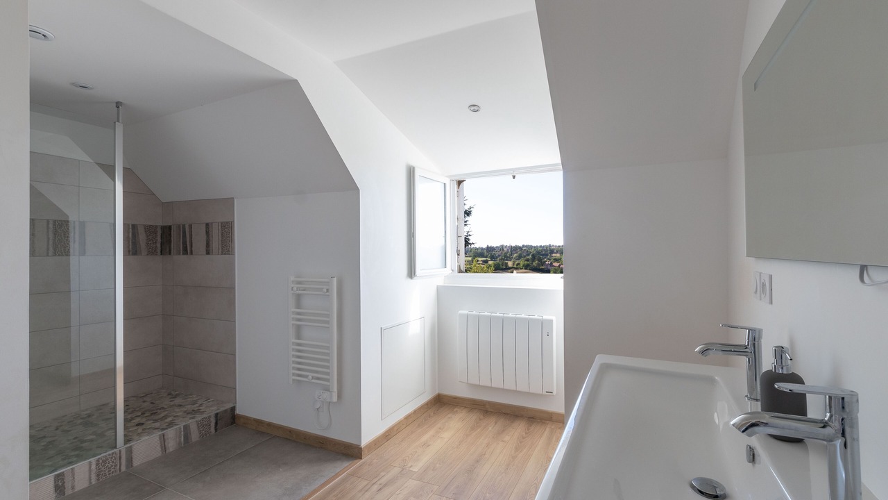 Photo of Bathroom in Saint-Symphorien-des-Bois