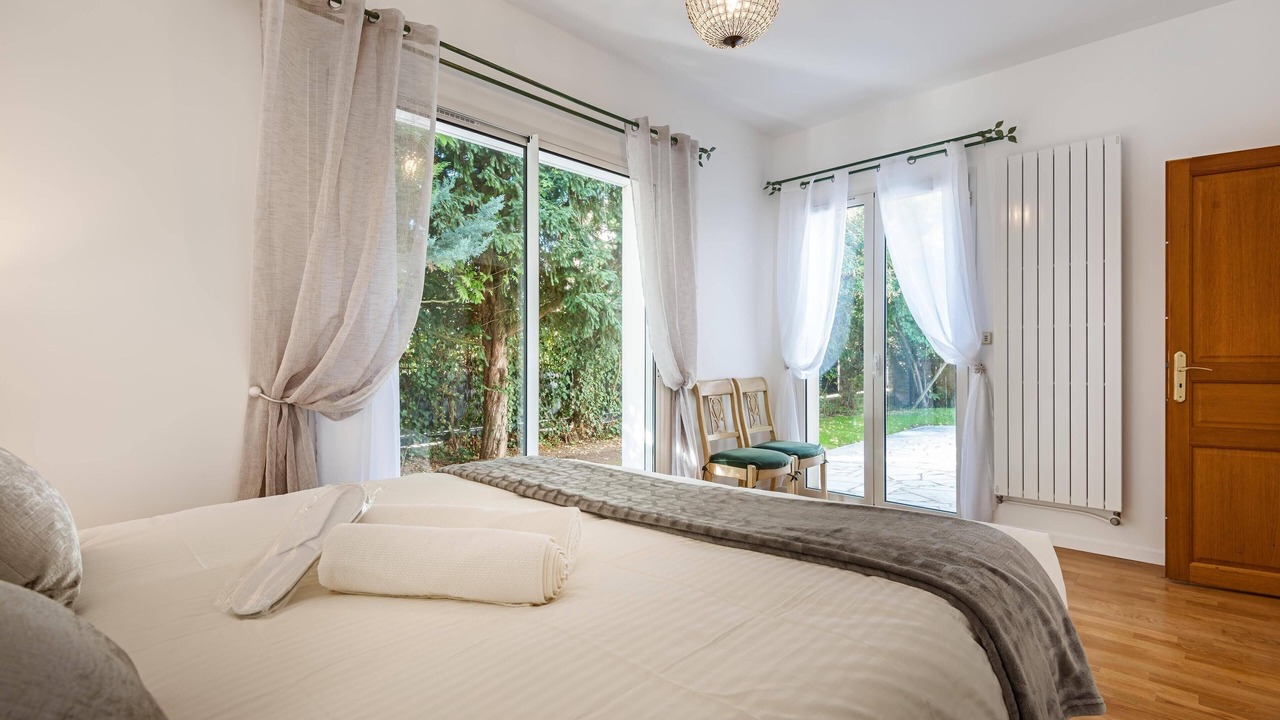 Photo of Bedroom in Le Chesnay