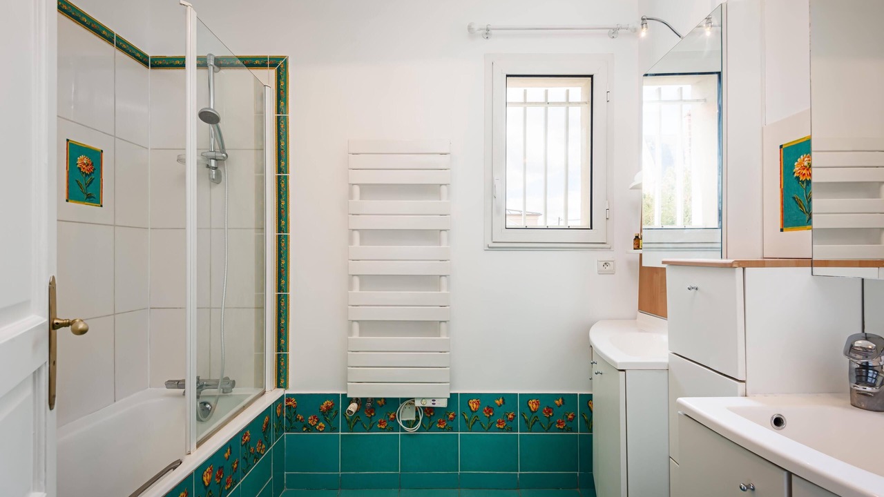 Photo of Bathroom in Le Chesnay
