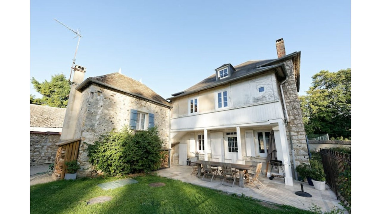 Photo of Outdoor in Pressagny-lʼOrgeuilleux